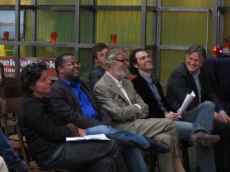 V.l.n.r. D. Corbey - de gespreksleider - M. v.d. Vlis - J. Ravoo - S. Riedstra